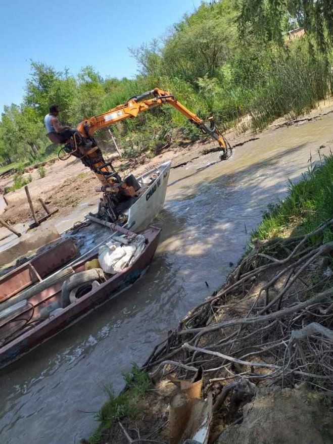 Continúan las obras de zanjeo y apertura de la boca del arroyo de la Sede Guazú